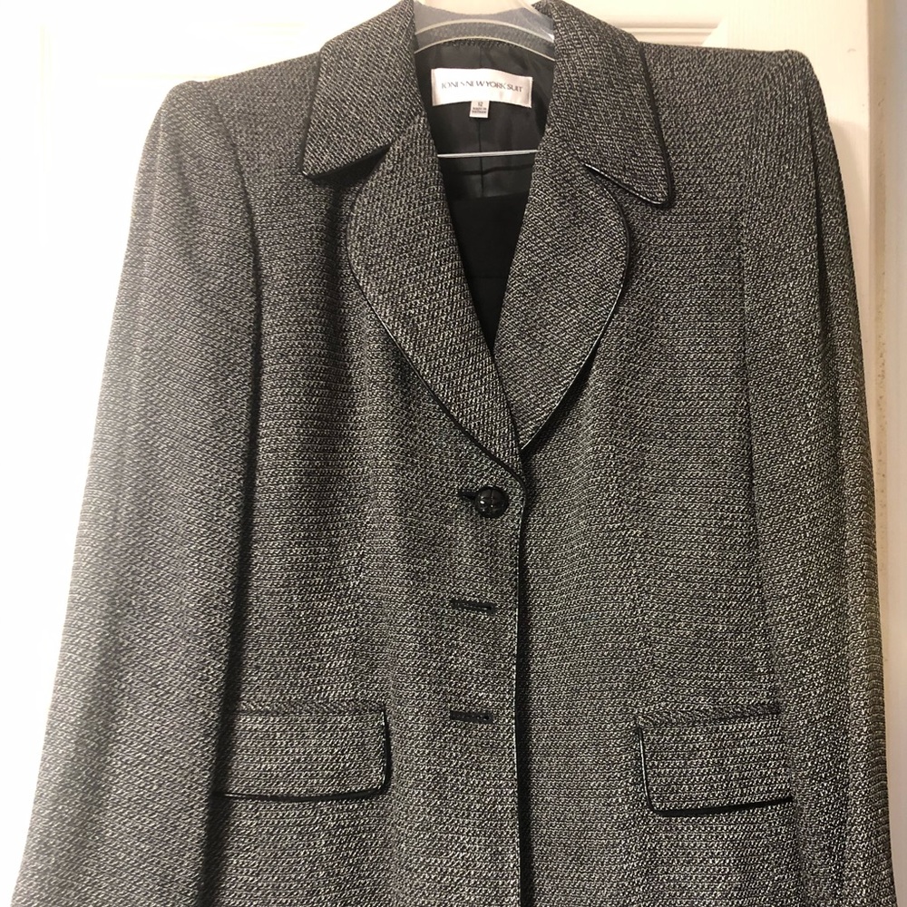 new with tags Jones New York pantsuit sz 12 black